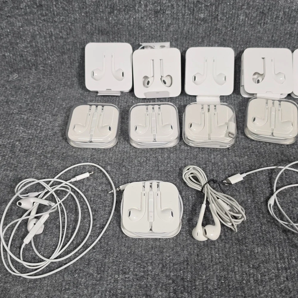 Apple EarPods Lot Lightning and 3.5mm Wired Earbuds with Adapter Bulk 22pc